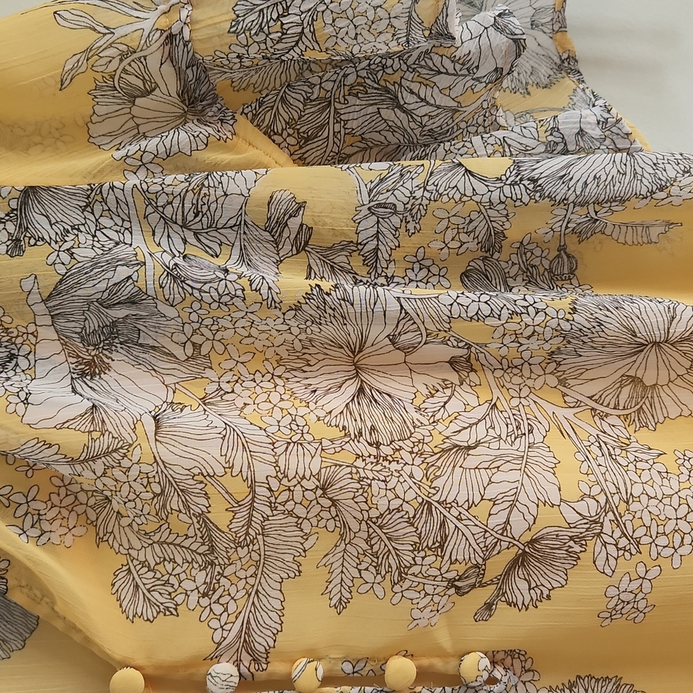 Liz Claborne Medium Yellow and Gray Floral Blouse with a Shell Lining - Picture 4 of 9